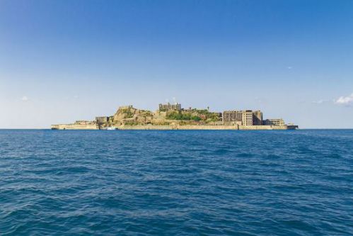 Gunkanjima_Island_from_the_Sea