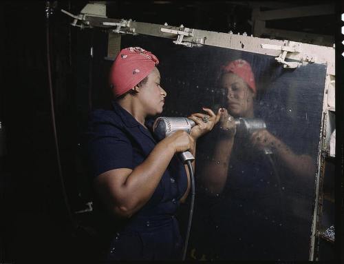 !!!!!WomanWorkingOnPlane1