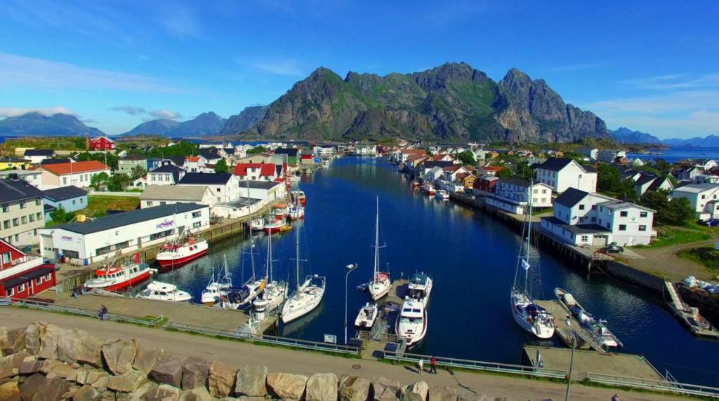 This image has an empty alt attribute; its file name is forjameshenningsvaernorway1.jpg